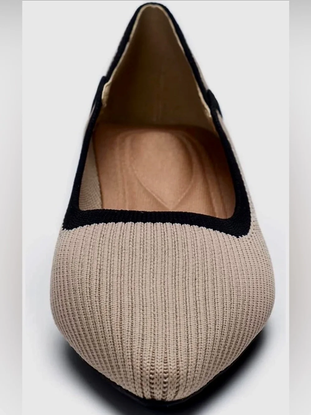 Nude Tan Knit Pointed Toe Kitten Heels Size 8 US 8/8.5 Pre-Owned
